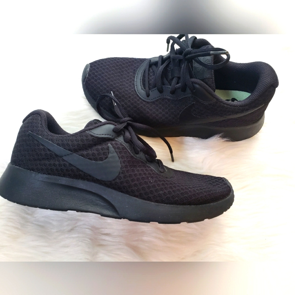 Nikes size 6.5